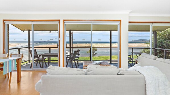 Living area - Beachfront Gerroa - Only Steps to the water (Gerroa)