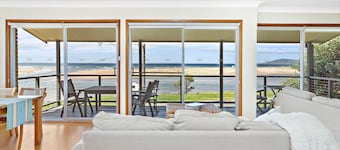Beachfront Gerroa - Only Steps to the water