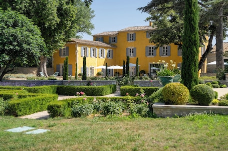 Front of property. Le Domaine du Fortin