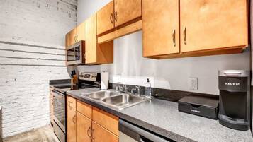 Réfrigérateur, four, plaque de cuisson, lave-vaisselle