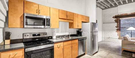 Fridge, oven, stovetop, dishwasher