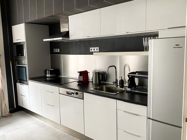 Fridge, microwave, oven, stovetop - Unique and Spacious Apartment in Downtown, sights within walking distance- 2 A/C (Budapest)