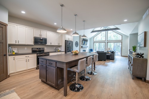 GOLFER'S PARADISE, MINUTES FROM SAND VALLEY GOLF RESORT