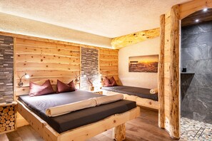 2 bedrooms, iron/ironing board, free WiFi, bed sheets - Holiday Apartment "Wegscheiderhof Gartenwohnung" with Mountain View, Private Sauna & Wi-Fi (Velturno)