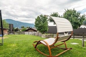 Property grounds - Holiday Apartment "Wegscheiderhof Gartenwohnung" with Mountain View, Private Sauna & Wi-Fi (Velturno)