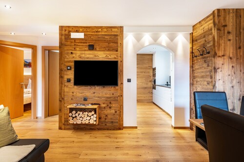 Holiday Apartment "Wegscheiderhof Gartenwohnung" with Mountain View, Private Sauna & Wi-Fi