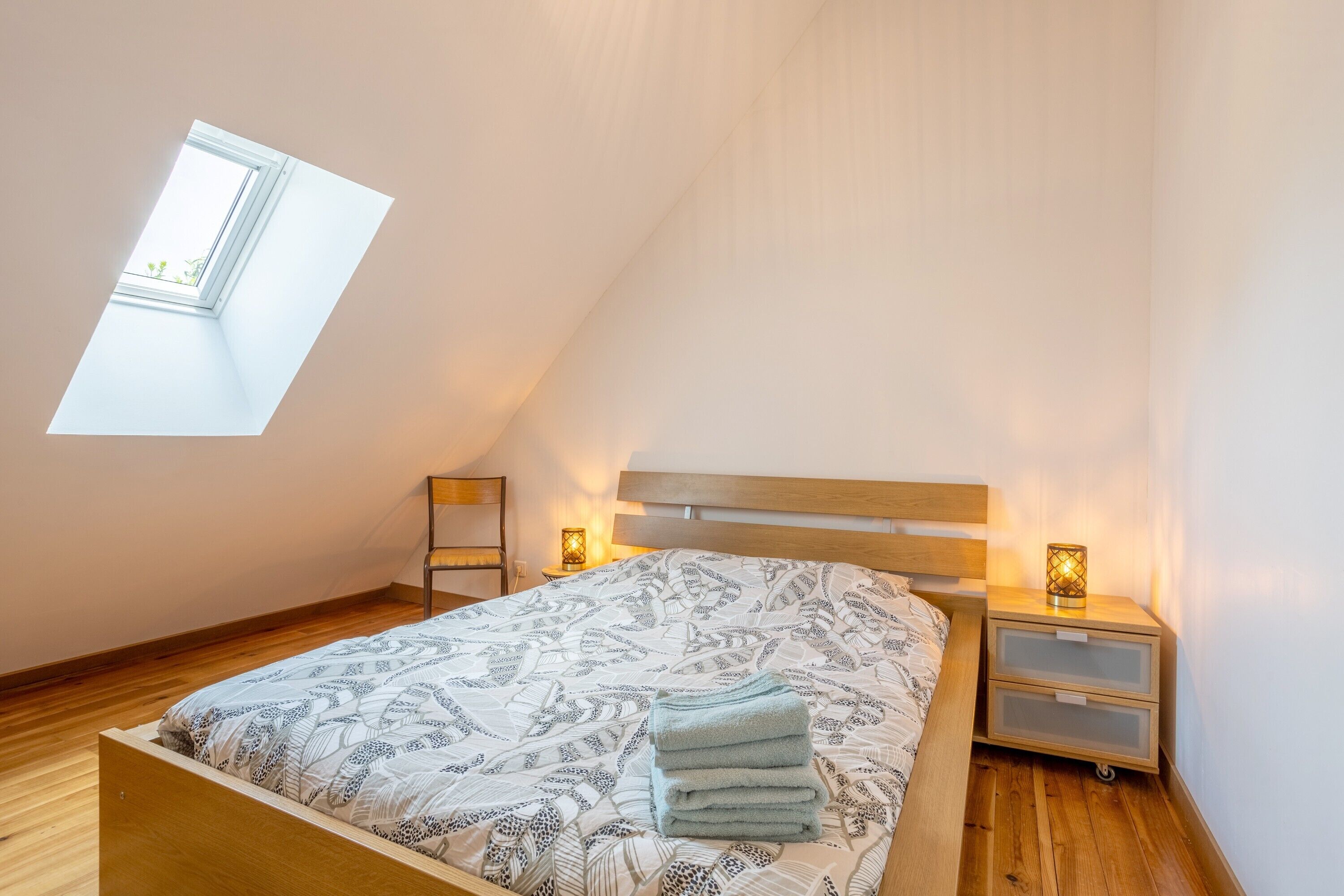 5 bedrooms, iron/ironing board, free WiFi, bed sheets
