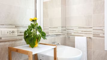 Camera Elicriso | Badezimmer | Regendusche, Haartrockner, Bidet, Handtücher