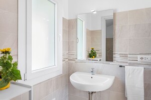 Camera Lentisco | 욕실 | 레인폴 샤워기, 헤어드라이어, 비데, 타월