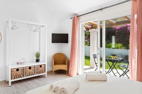 Camera Lentisco | 1 bedroom, individually furnished, bed sheets