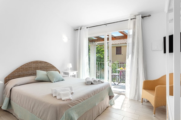 Camera Lavanda | 1 bedroom, individually furnished, bed sheets