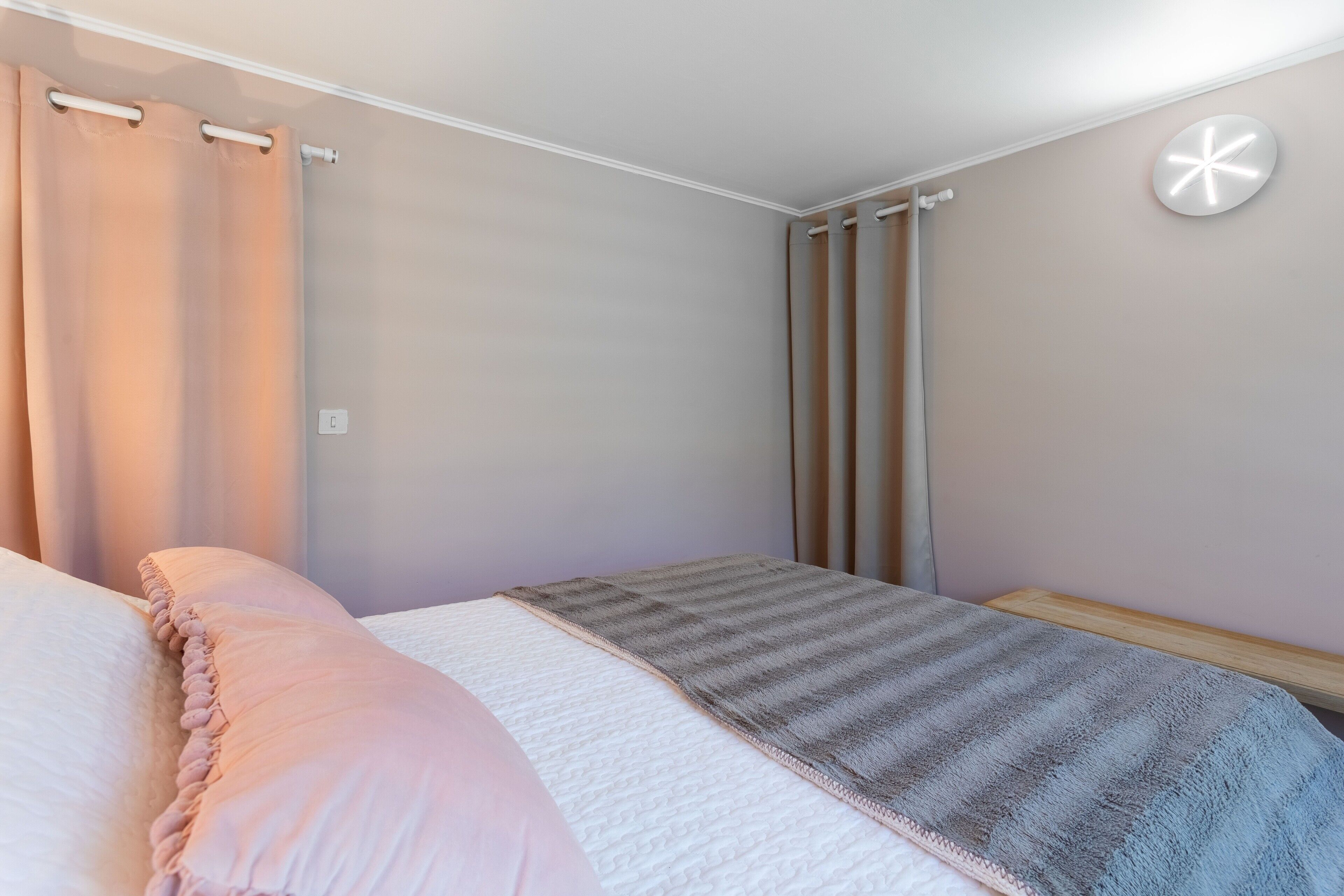 2 chambres, fer et planche à repasser, Wi-Fi gratuit, draps fournis