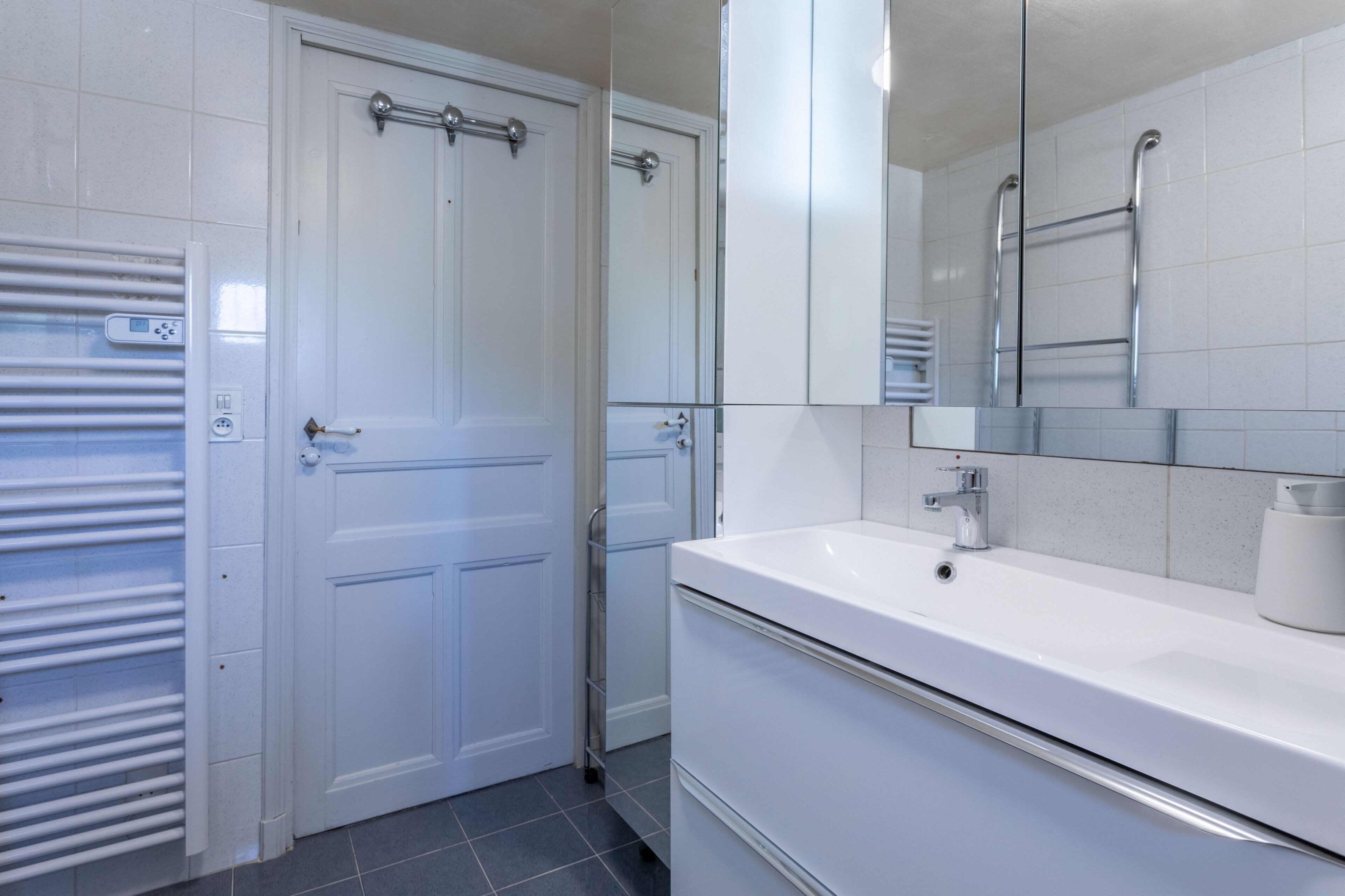 Ducha, secador de pelo y toallas