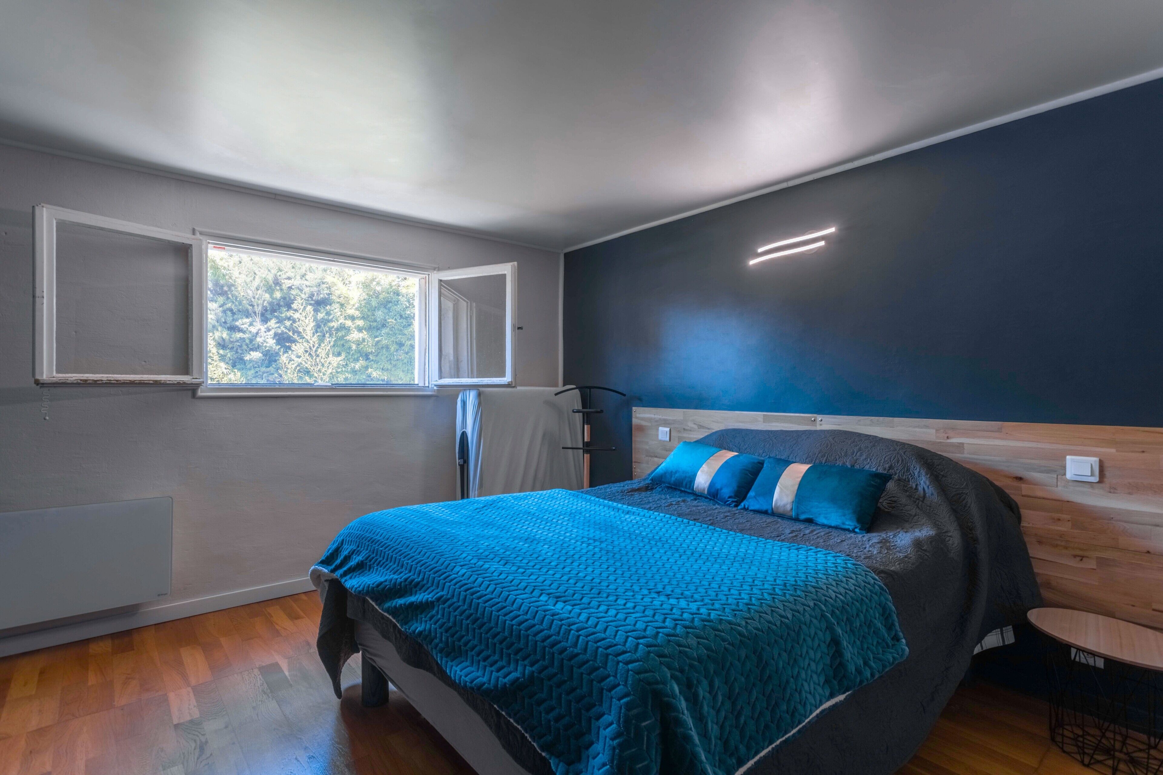 2 dormitorios, tabla de planchar con plancha, wifi gratis y ropa de cama