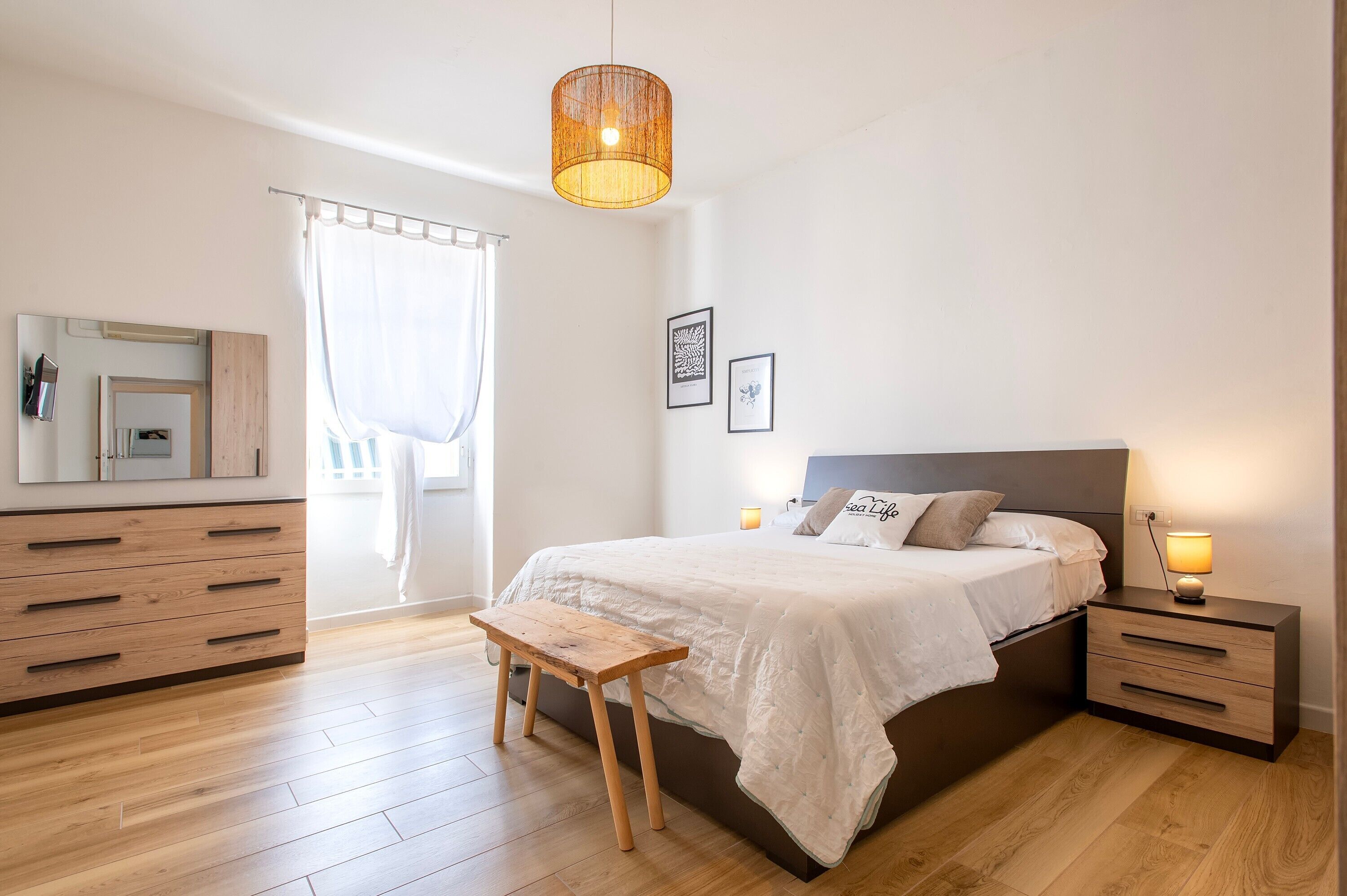 3 عدّة غرف نوم ومكواة/لوح كي وواي فاي مجانًا وملاءات أسرّة