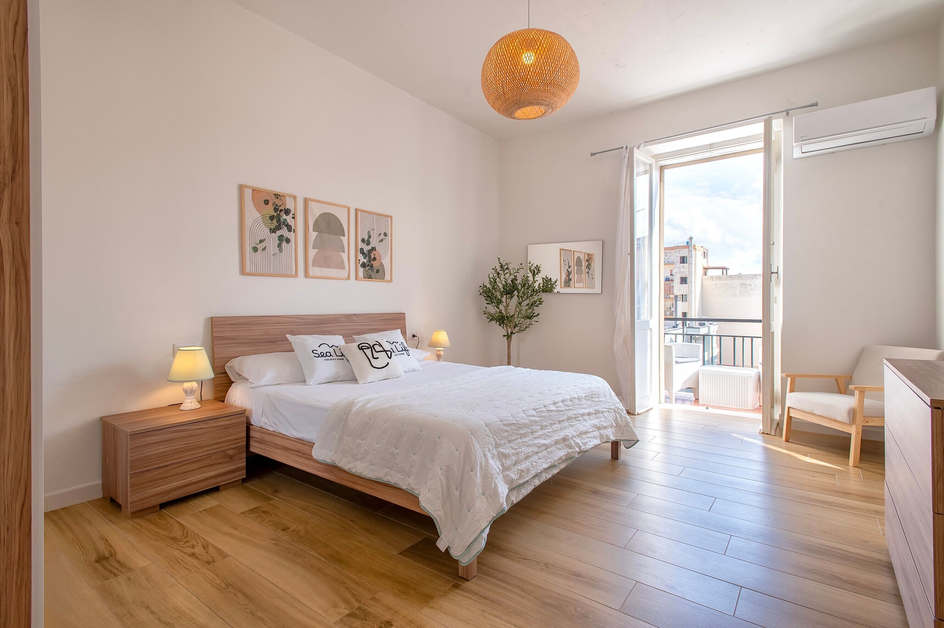3 bedrooms, iron/ironing board, WiFi (free), bed sheets