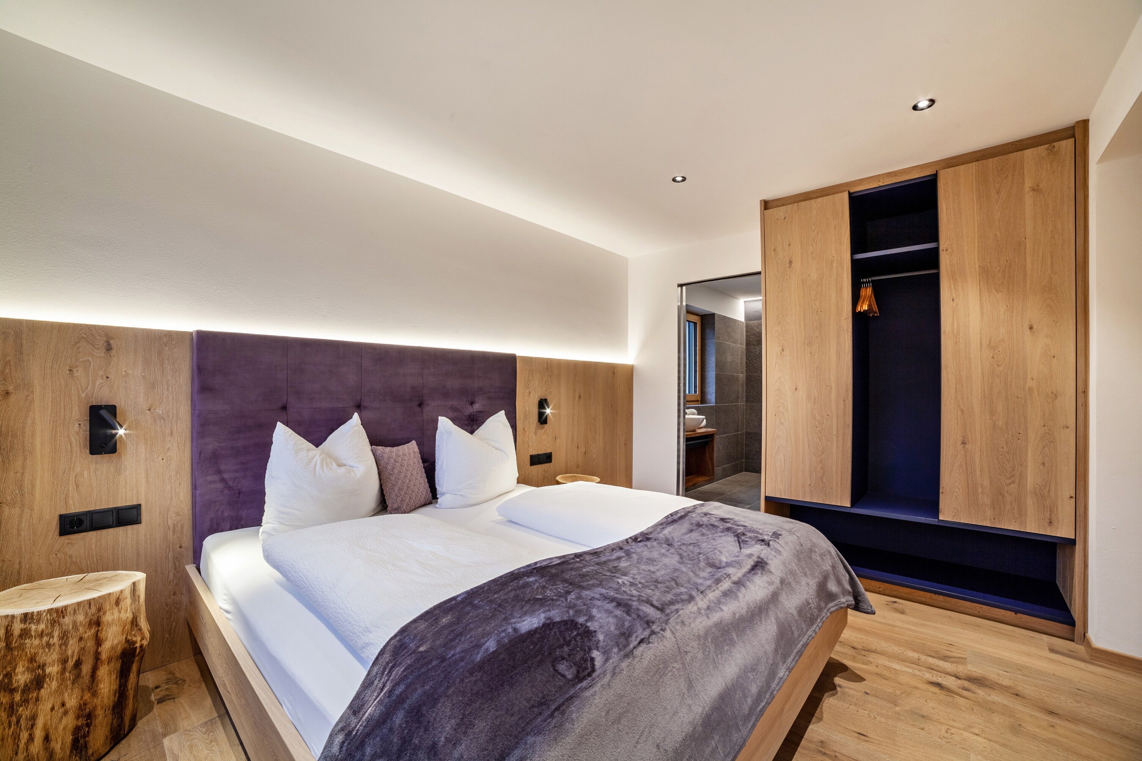 2 室のベッドルーム、WiFi (無料)、ベッドシーツ