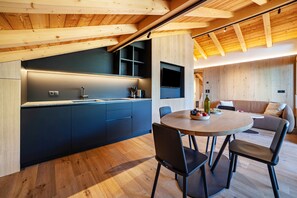 Interior - Apartment 'Huetterhof Summer' with Mountain View, Private Terrace and Wi-Fi (Caines)