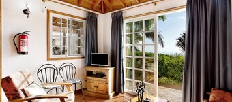 Holiday Home 'Casita Ariadna' with Sea View, Private Terrace & Wi-Fi