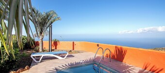 Holiday Home 'Casita Ariadna' with Sea View, Private Terrace and Wi-Fi