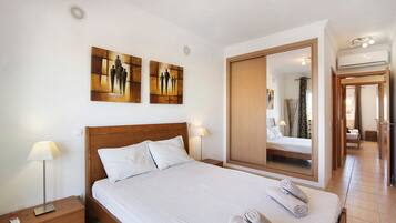2 bedrooms, iron/ironing board, free WiFi