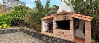 Holiday Home 'Casa Ariadna' with Sea View, Private Garden and Wi-Fi
