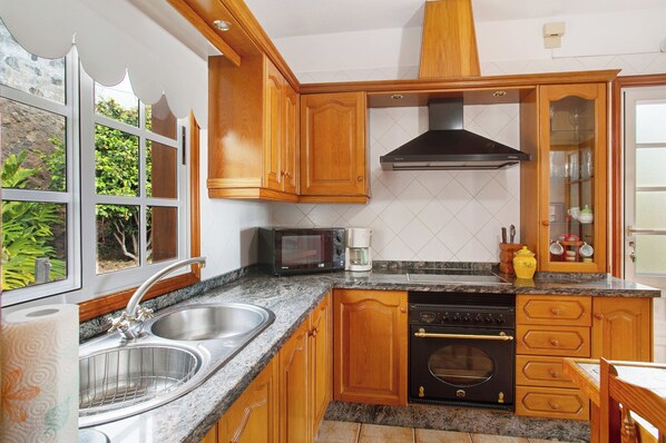 Frigorífic, microones, forn i placa de cuina