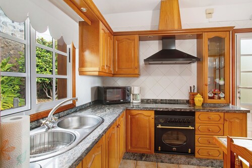 Holiday Home 'Casa Ariadna' with Sea View, Private Garden and Wi-Fi