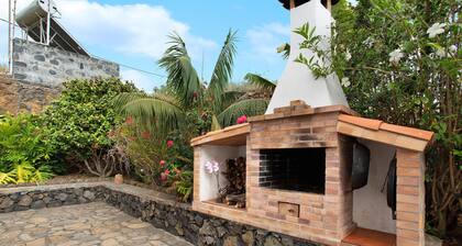 Holiday Home 'Casa Ariadna' with Sea View, Private Garden and Wi-Fi