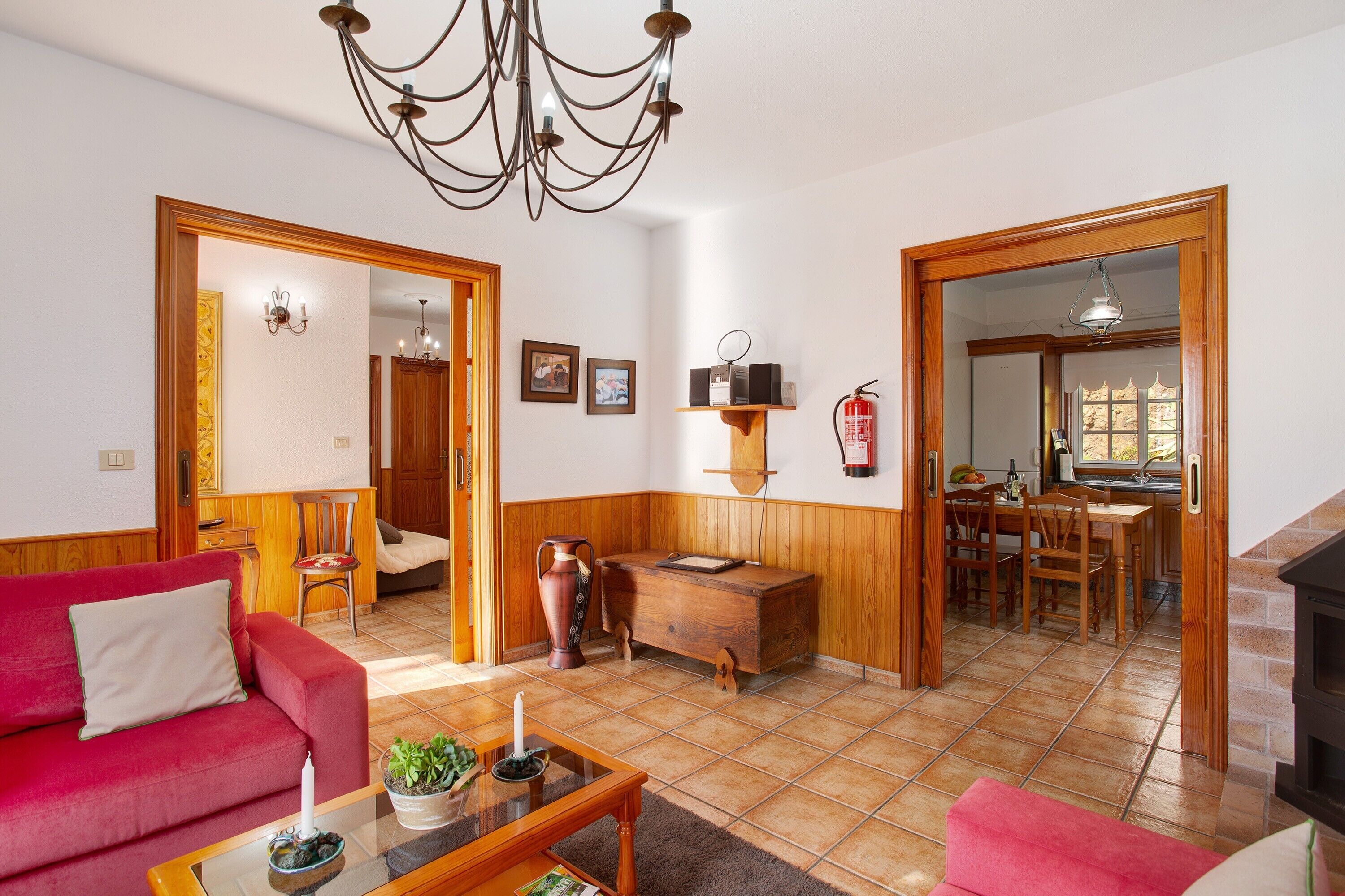 Télévision, cheminée, services de streaming