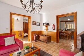 TV, fireplace, streaming services