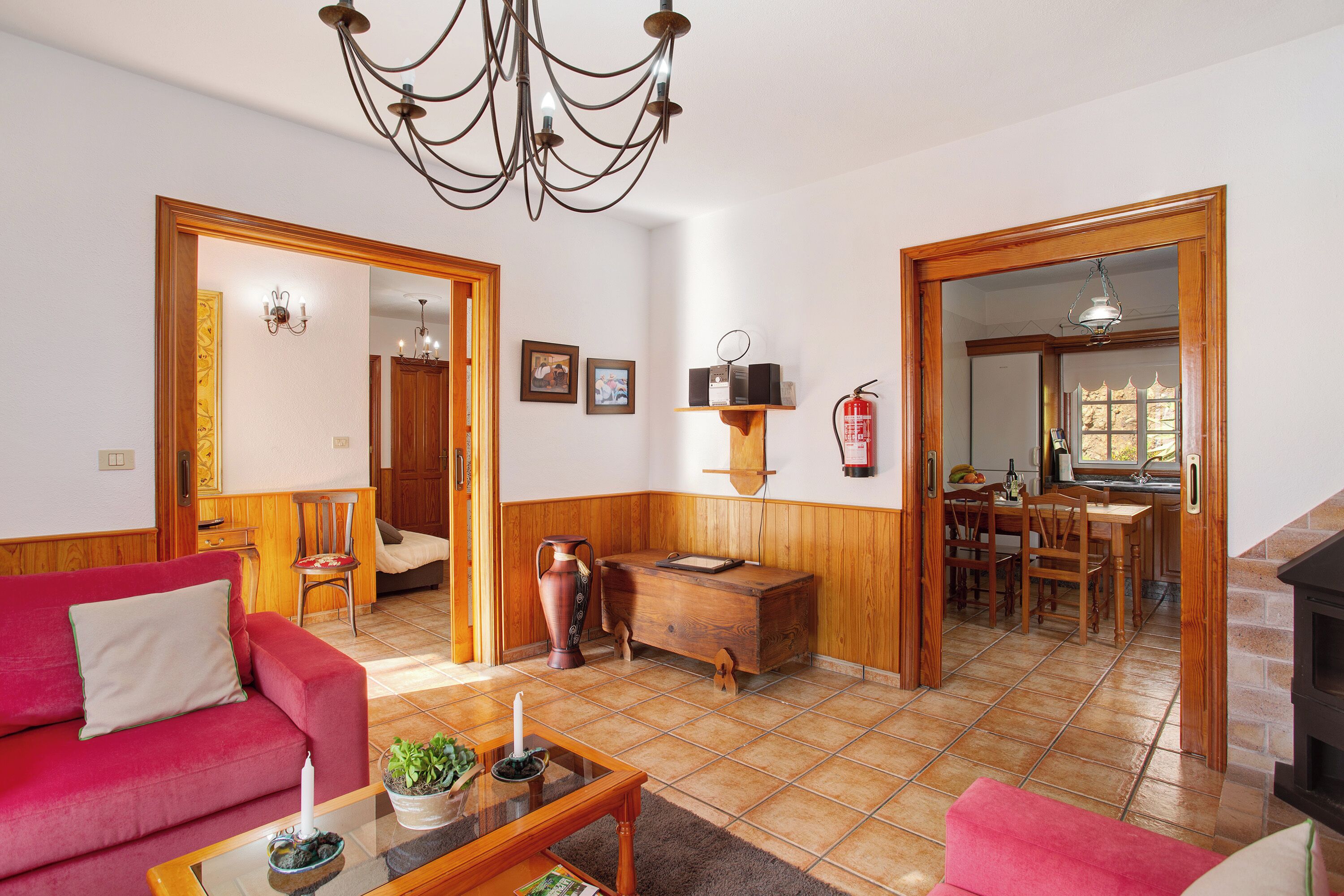 Een televisie, een open haard en streamingdiensten