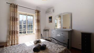 2 bedrooms, iron/ironing board, free WiFi