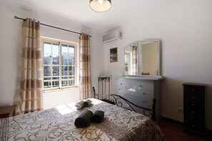 2 bedrooms, iron/ironing board, free WiFi