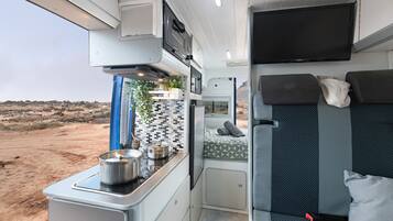 1 bedroom, bed sheets