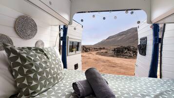 1 bedroom, bed sheets