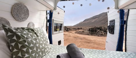 1 bedroom, bed sheets