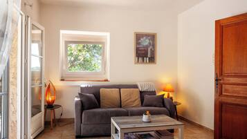 TV, DVD player, stereo