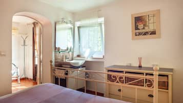 1 Schlafzimmer, BĂŒgeleisen/BĂŒgelbrett, kostenloses WLAN, BettwĂ€sche