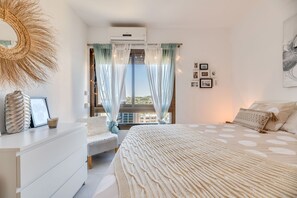 1 slaapkamer, een strijkplank/strijkijzer, gratis wifi, beddengoed