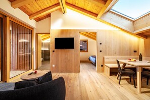 Dining - Apartment 'Huetterhof Herbischt' with Mountain View, Private Terrace and Wi-Fi (Caines)