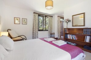 5 habitaciones, tabla de planchar con plancha y wifi gratis 