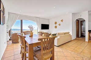 Dining - Holiday Home 'Dulce Amor' with Sea View, WiFi and Air Conditioning (Castellons)