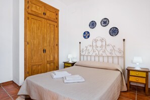 4 slaapkamers, een strijkplank/strijkijzer, gratis wifi, beddengoed