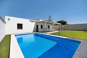 Pool - Holiday Home 'Julianna' with Private Pool, Private Terrace & Air Conditioning (Chiclana)