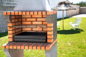 Property grounds - Holiday Home 'Julianna' with Private Pool, Private Terrace & Air Conditioning (Chiclana)