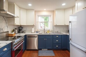 Fridge, microwave, oven, stovetop - Modern Mill House | Walk to Downtown Durham (Durham)