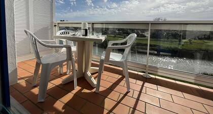 Appartement cosy en centre-ville avec balcon, parking et Ă 10 min des plages - 4 couchages