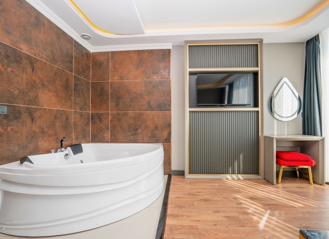 Deluxe Double Room, Bathtub, City View | Frette Italian sheets, premium bedding, minibar, desk