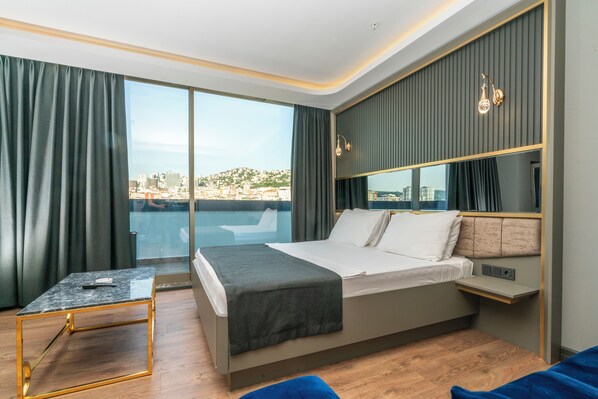 Frette Italian sheets, premium bedding, minibar, desk - 216 Ruby Suite (Istanbul)